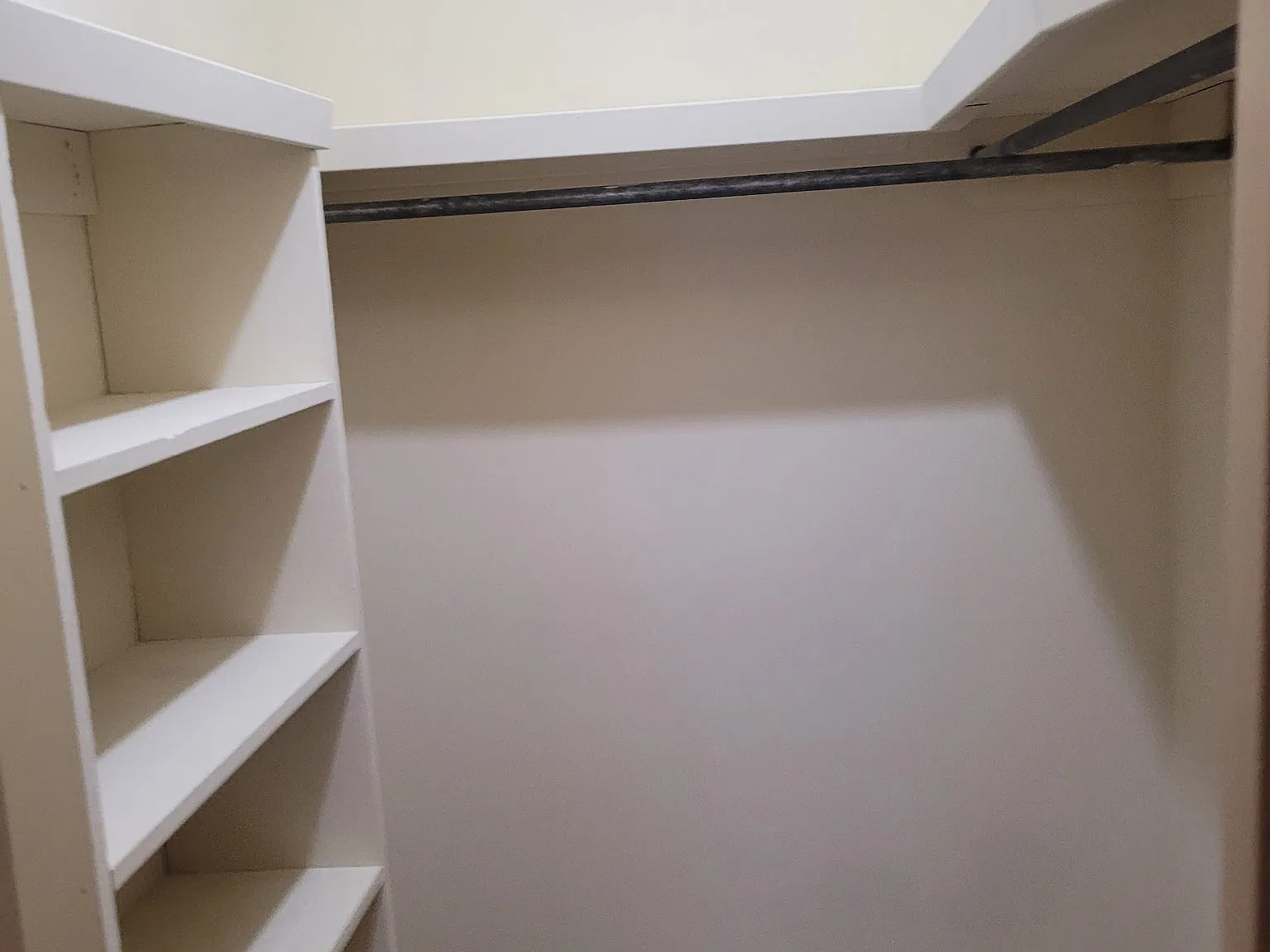 3 bed, 1300 sqft, $1,600 — Photo 1