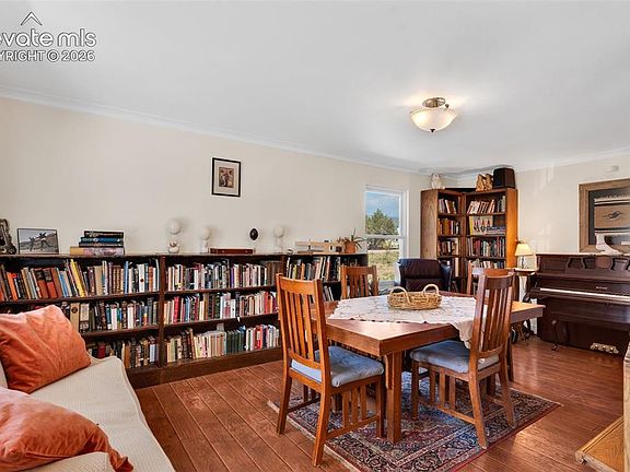 5th image of 1004 Ridgeview Pl