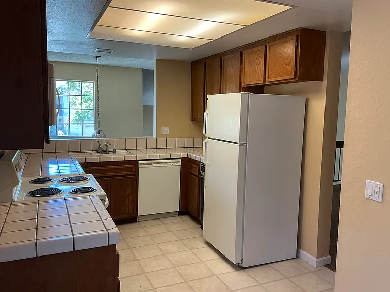3205 E Fox Run Way — Photo 8