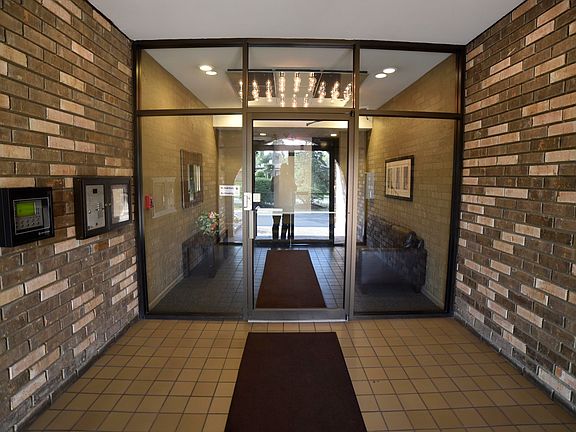 2nd image of 2150 Valencia Dr APT 106A
