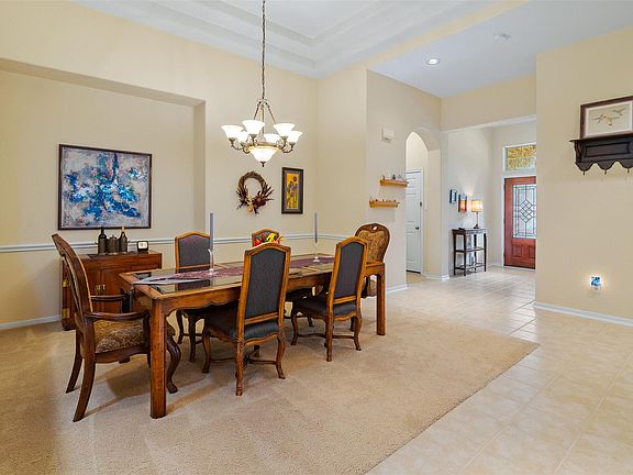3rd image of 122 S Evangeline Oaks Cir