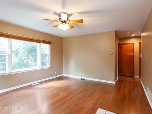 914 South St, Mundelein, IL 60060