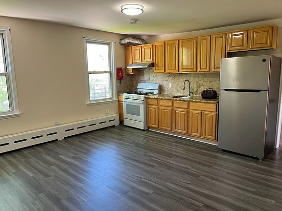 5th image of 1434 Bay St Floor 2