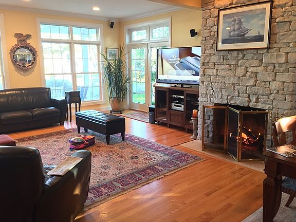 Wood Burning Fireplace
						:
						Easy cleaning system allowing you to drop ashes to cement container downstairs.