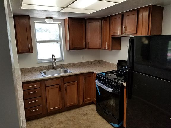 2nd image of 920 SE 19th Ter