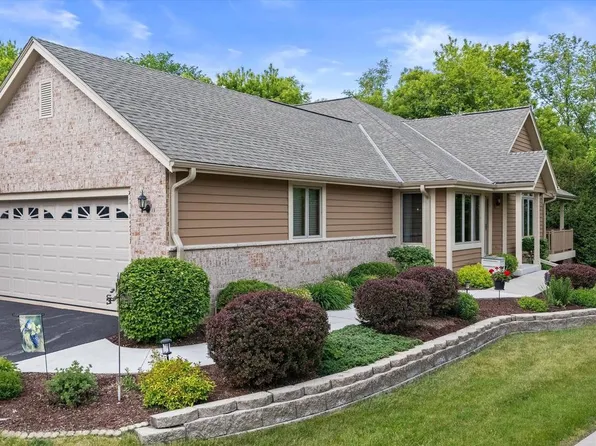 W243N2205 Deer Park COURT #B, Pewaukee, WI 53072