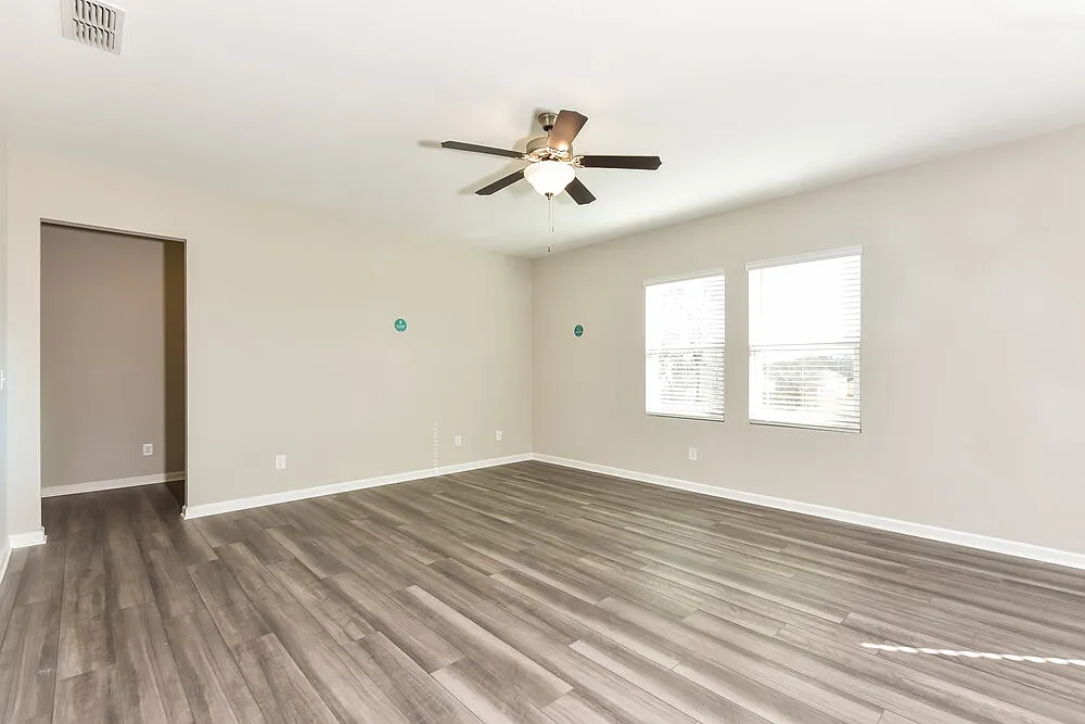 4 bed, 2.5 bath, 2406 sqft, $3,220 — Photo 4