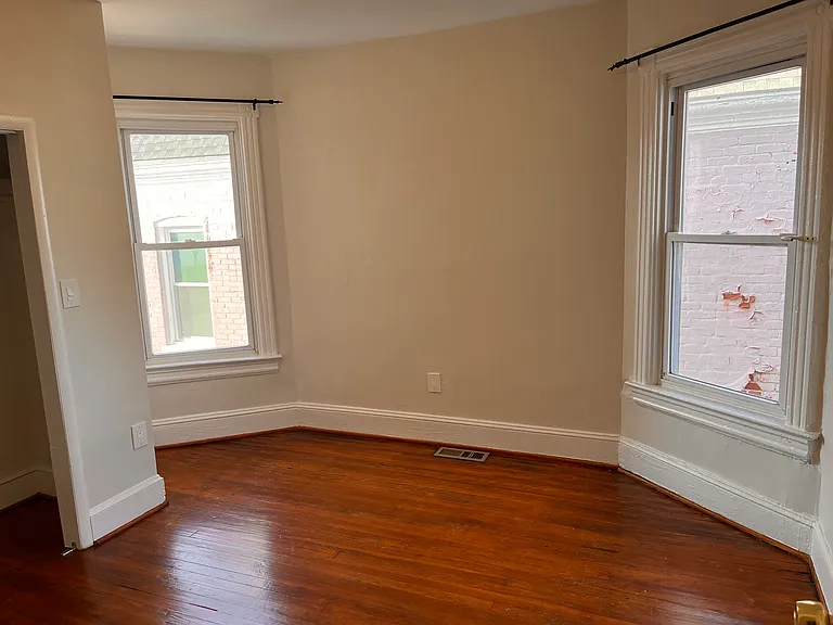 753 Gresham Pl NW — Photo 4