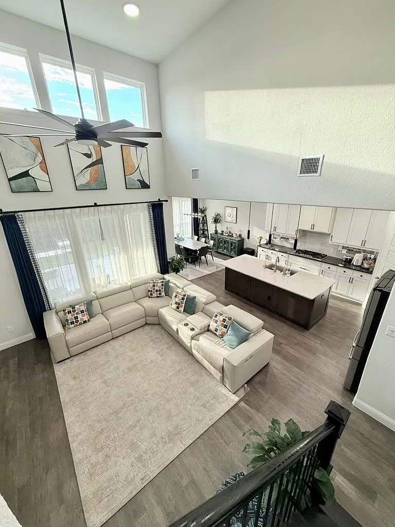 4 bed, 2949 sqft, $3,200 — Photo 3