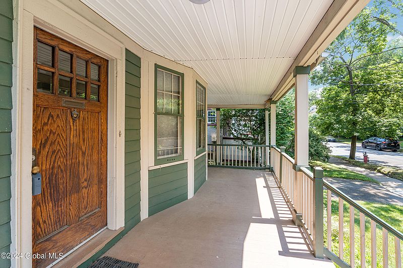 3rd image of 659 Hudson Avenue