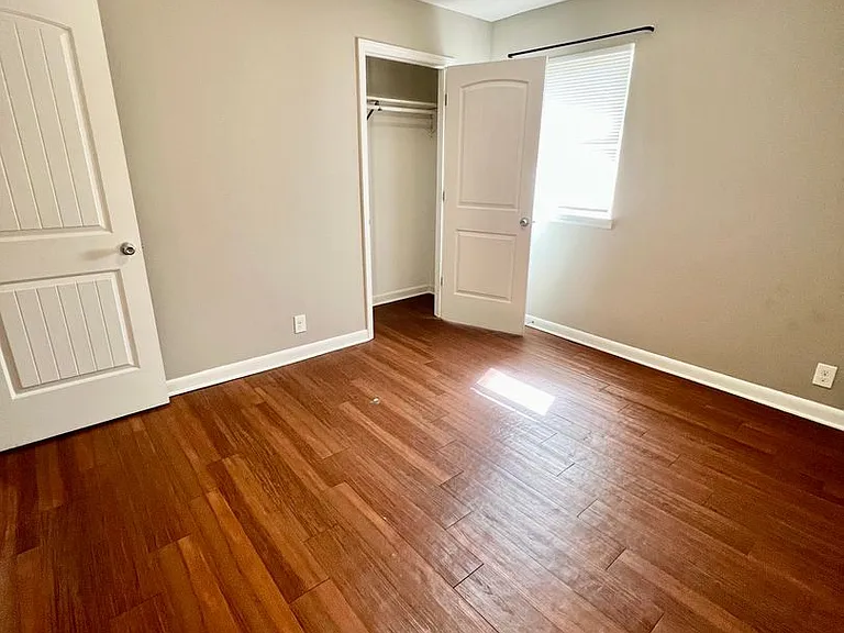 187 Briggs Ave — Photo 10