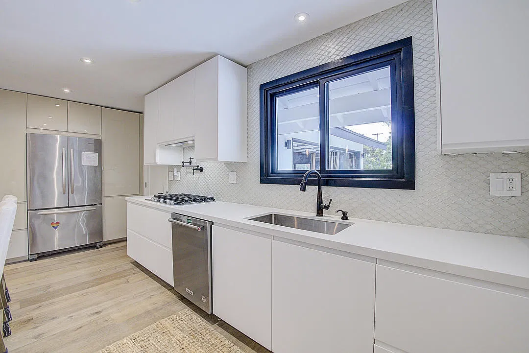 4 bed, $10,995 — Photo 3