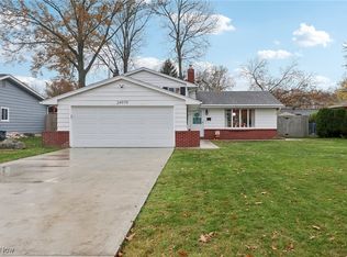 24979 Doe Dr, North Olmsted, OH 44070
