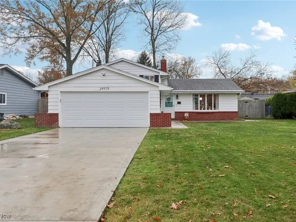 24979 Doe Dr, North Olmsted, OH 44070
