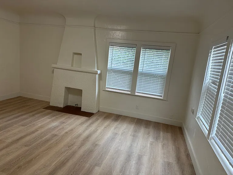 541 W 5th St #105 — Photo 11