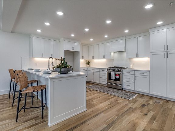 5th image of 4701 San Jacinto St #103