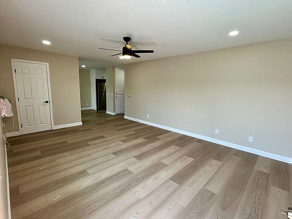 4th image of 321 Waverly Pl #3