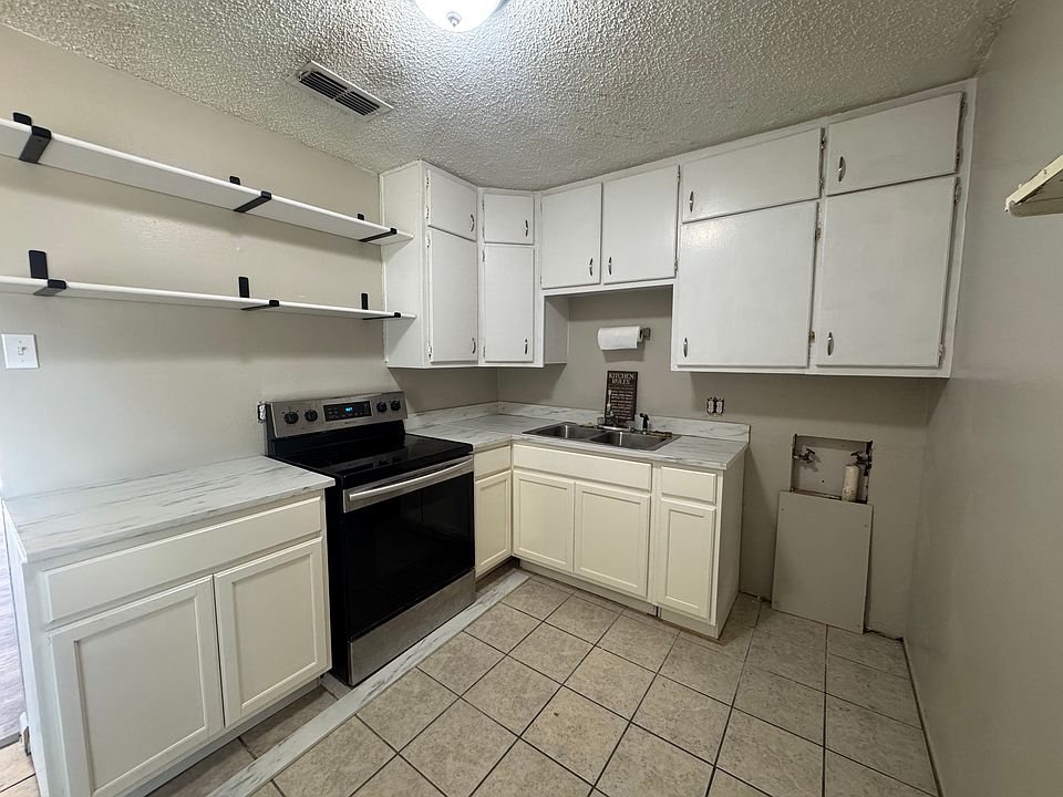 1st image of 459 Bowie St