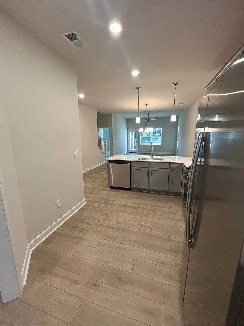 Spacious 3-Bedroom Greenville Home All Utilities Included! — Photo 4