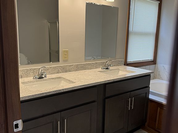 4th image of 475 Radcliff Dr