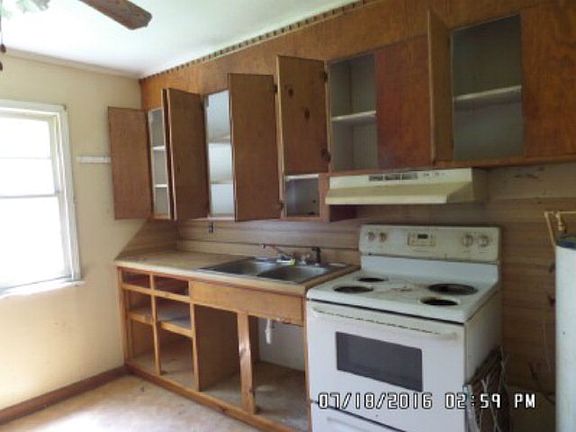 4th image of 419 Law St