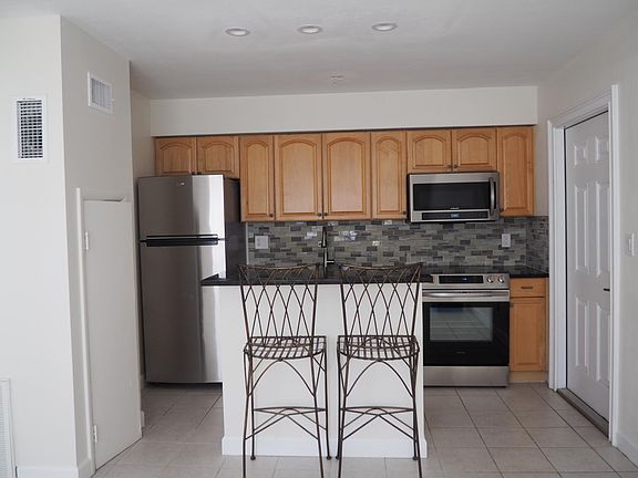 5th image of 435 17th Ave N #1