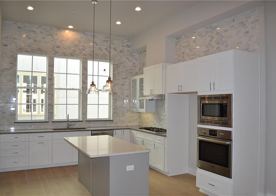 1st image of 1305 Town Creek Dr #3