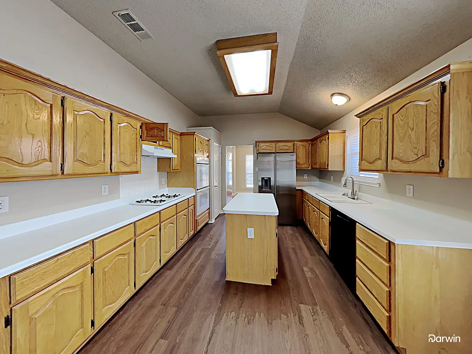 4 bed, 2.0 bath, 2370 sqft, $2,275 — Photo 4