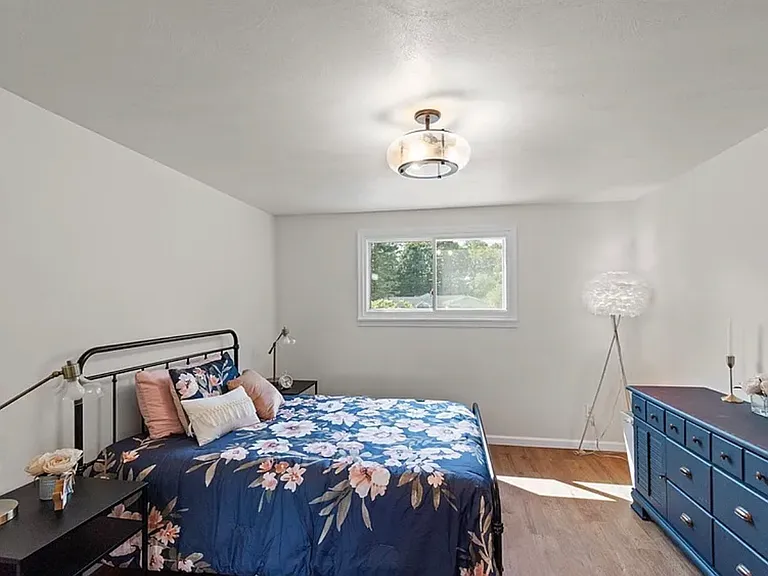 660 Warren St #4 — Photo 12