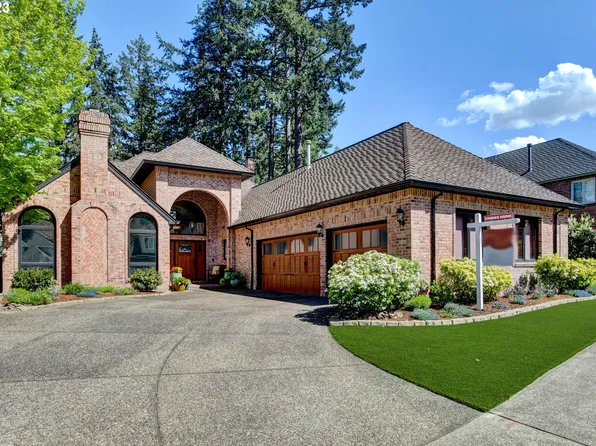 15575 Village Dr, Lake Oswego, OR 97034