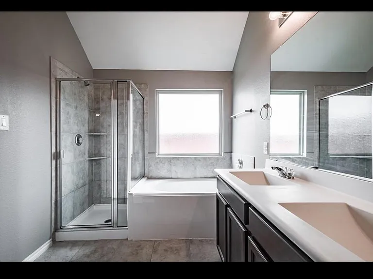 8314 Broadleaf Ave — Photo 13