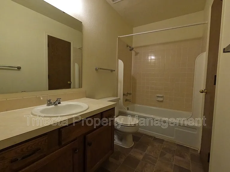 1644 E Pitkin St #D — Photo 7