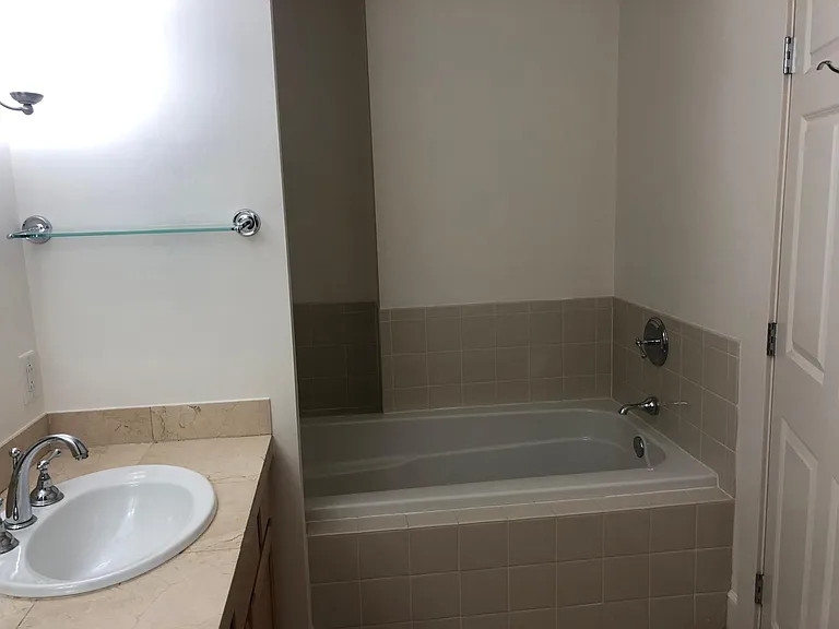 1630 N Clarkson St #402 — Photo 11