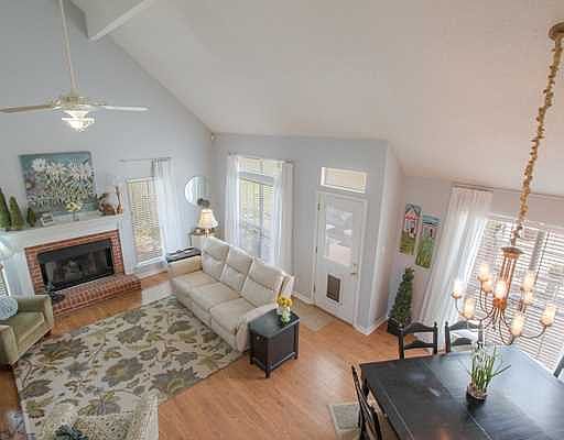 3rd image of 10021 Iroquois Dr