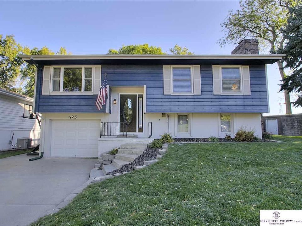 1st image of 725 Burns Pl