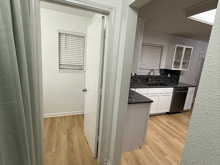 2319 Orchard Creek Dr — Photo 8