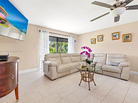 4th image of 909 Big Pine Way #909