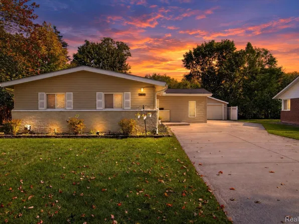 29936 Westbrook Pkwy, Southfield, MI 48076