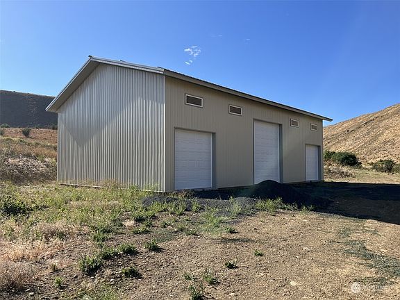2nd image of 1561 Deer Valley Drive