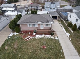 4925 Kesler Rd NW, Cedar Rapids, IA 52405