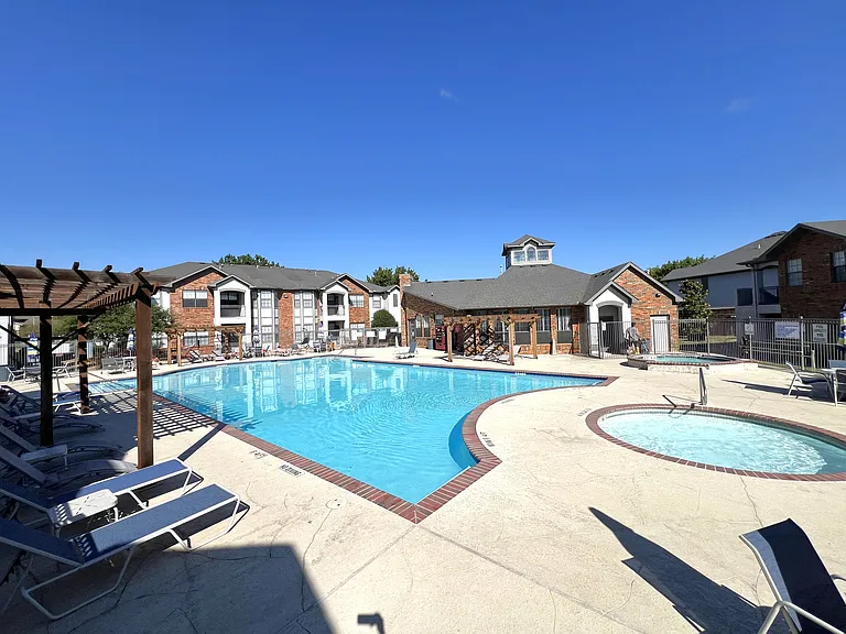 Saddle Brook Apartments — Photo 22