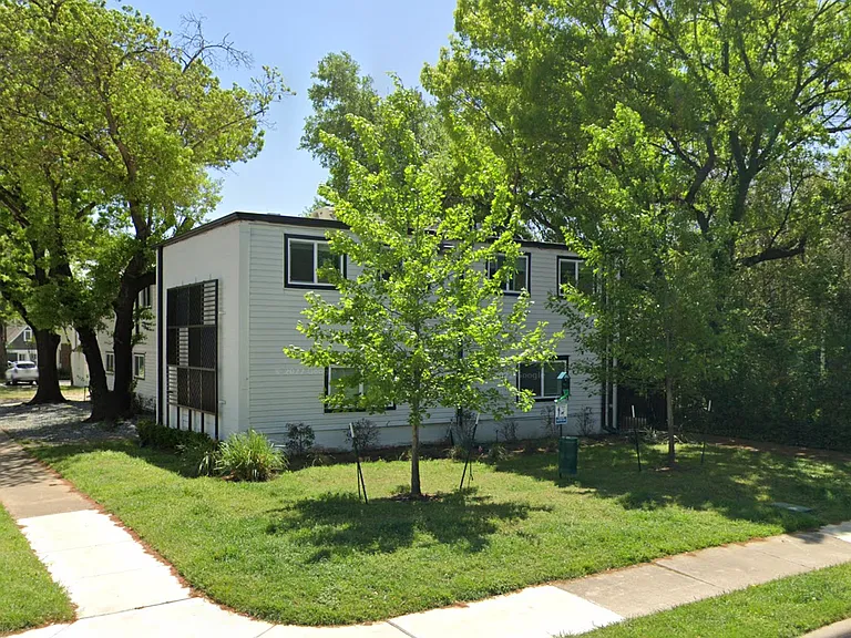 4734 Worth St — Photo 6
