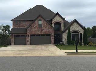 500 Bendelow Dr, Cave Springs, AR 72718