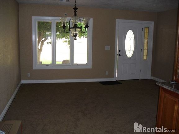 4th image of 1105 S Robin Ln