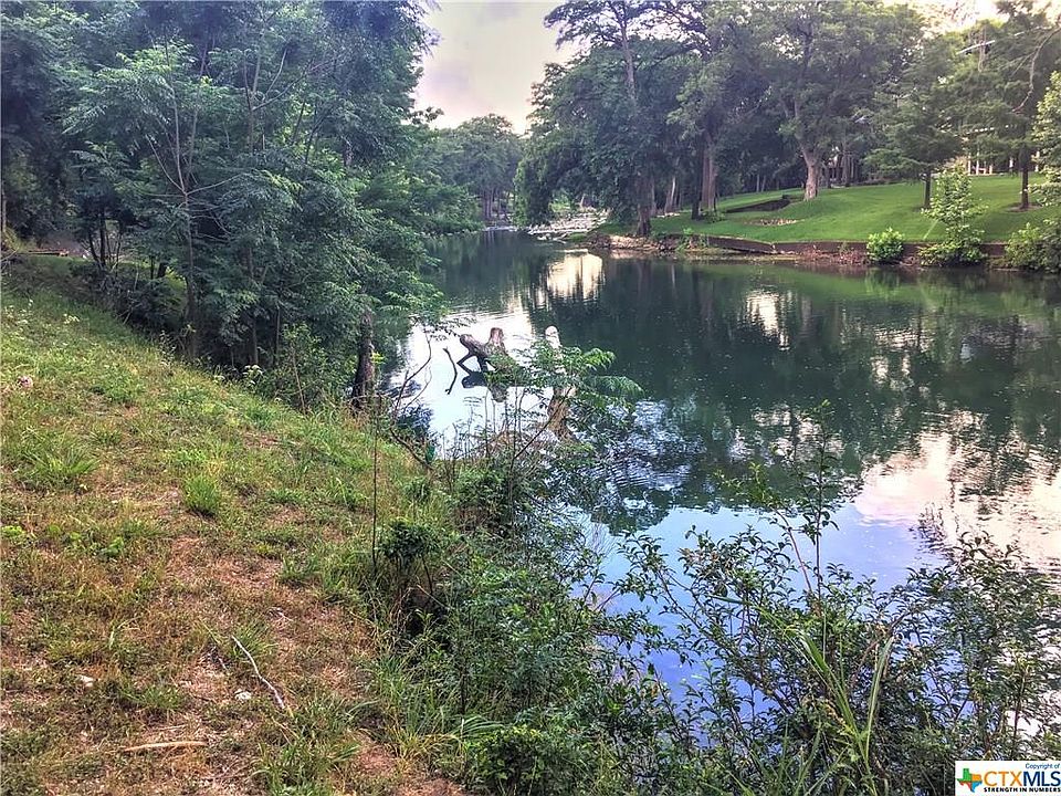 2nd image of 1121 Gruene Rd