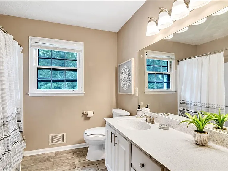 Edward Ct — Photo 10