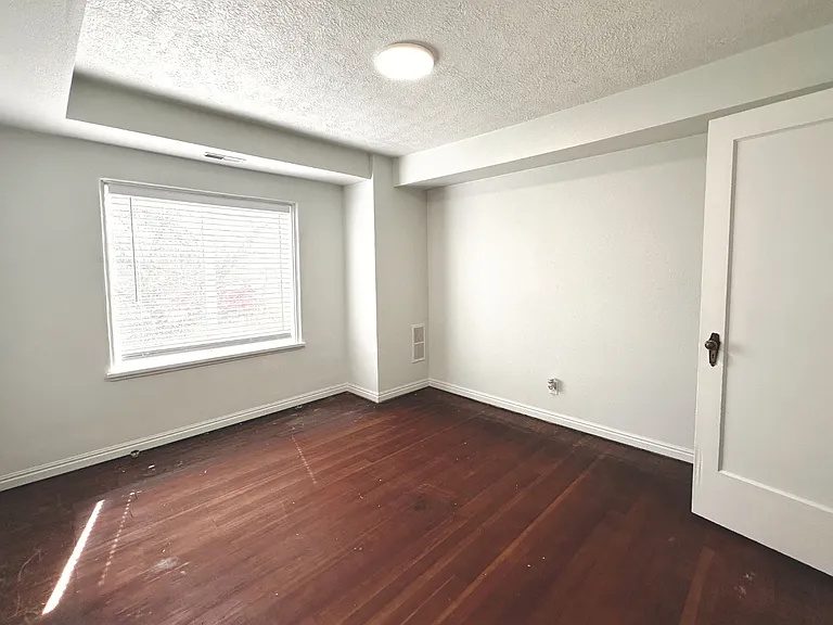 1333 N Main St — Photo 17