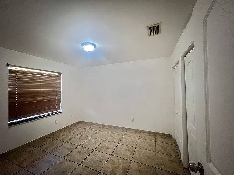 2746 Johnson St — Photo 10