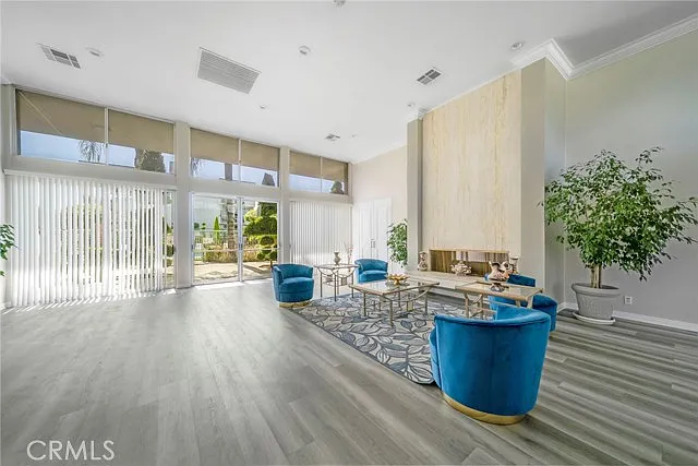 5301 Balboa Blvd #C6 — Photo 10