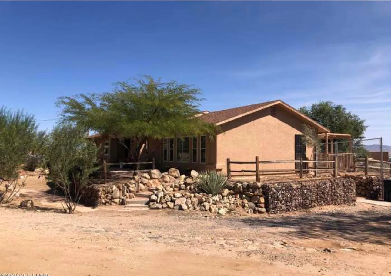 2272 E Valley View Rd — Photo 3